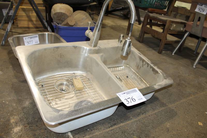 lot 376 image: 2-Basin Stainless Steel Sink w Extendable Faucet