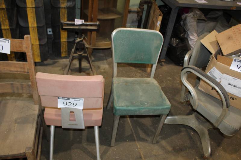lot 929 image: Lot of (2) Metal Frame Desk Chairs