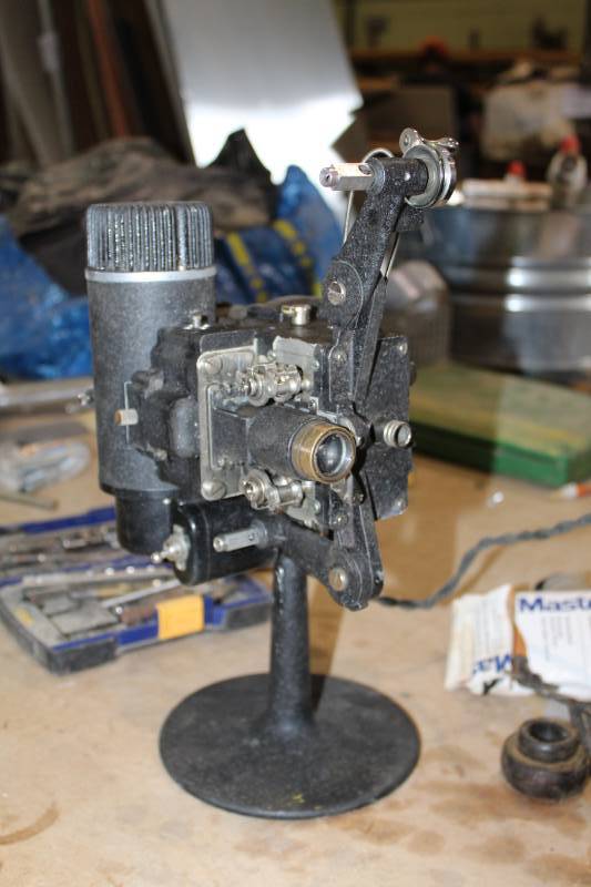 lot 500 image: Vintage Bell & Howell Projector