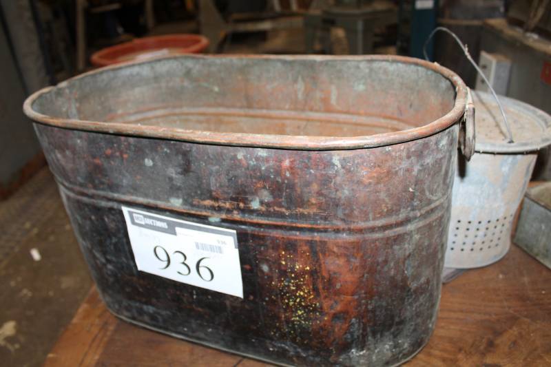 lot 936 image: Basin