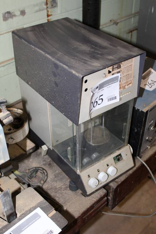 lot 265 image: Vintage Sartorius Scale