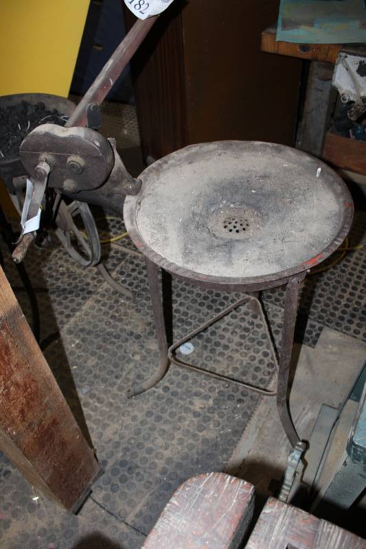lot 183 image: Vintage Hand-Crank Charcoal Forge