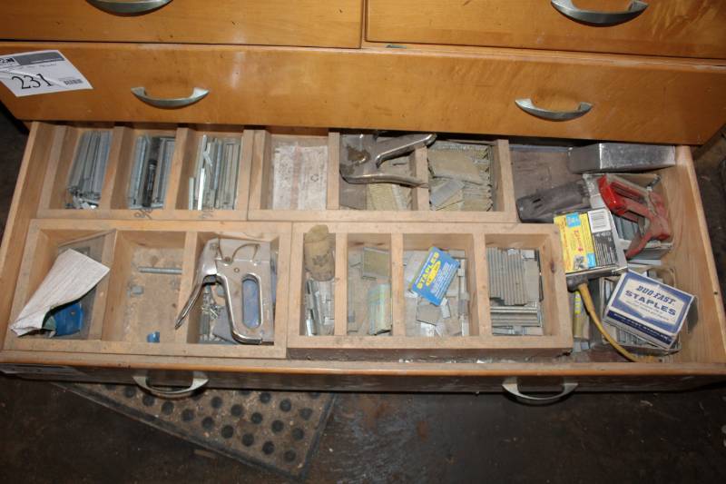 lot 232 image: Stapler, Staples