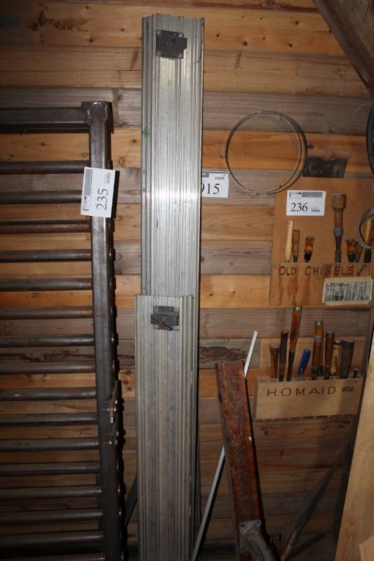 lot 915 image: Lot of (2) Guide Rails