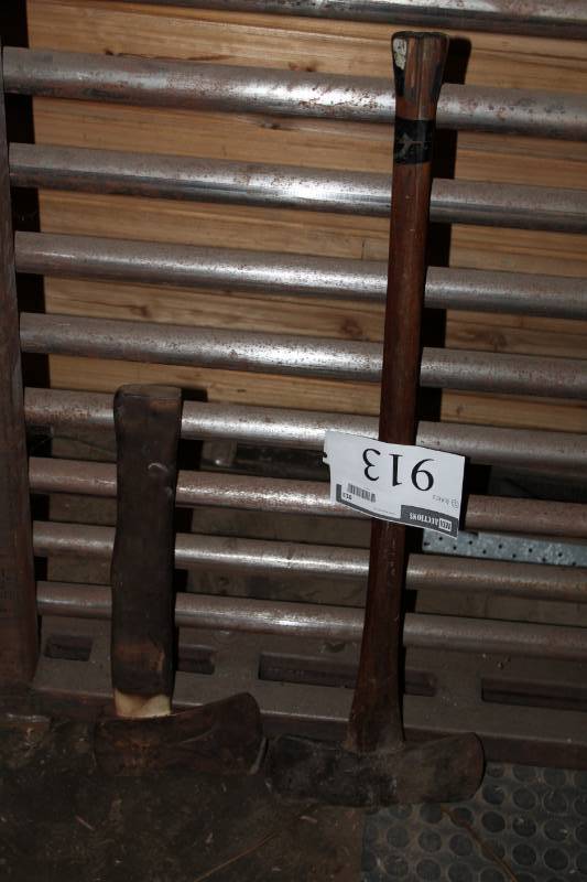lot 913 image: Items halted and removed from sale.