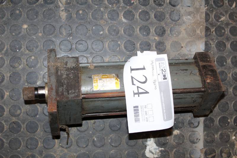 lot 124 image: Miller Hydraulic Press