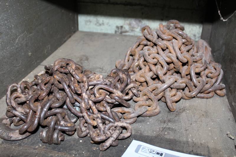 lot 285 image: Chains