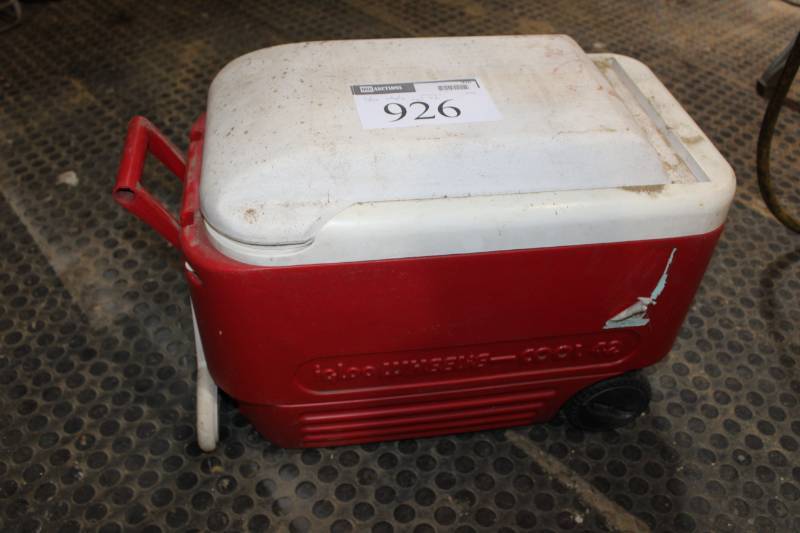 lot 926 image: Igloo Rolling Cooler