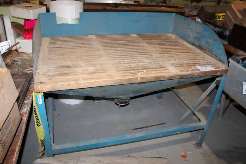 lot 113 image: Sandblasting Table