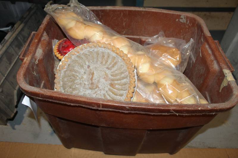 lot 93 image: Prop Pastries