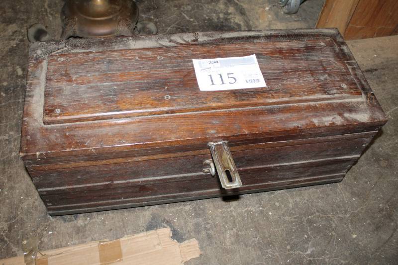 lot 115 image: Vintage Hardwood Tool Box