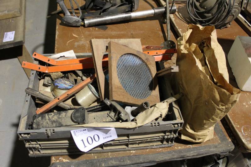lot 100 image: Hardware - Misc