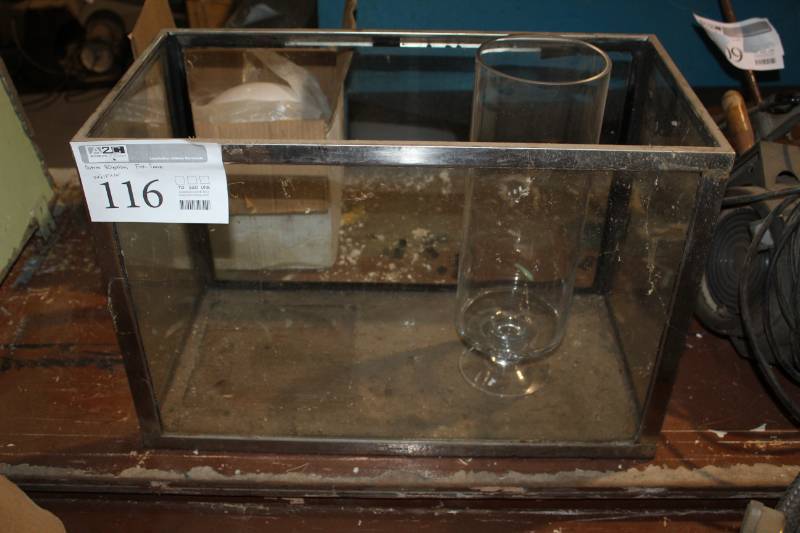 lot 116 image: Approximately 30-Gallon Fish Tank