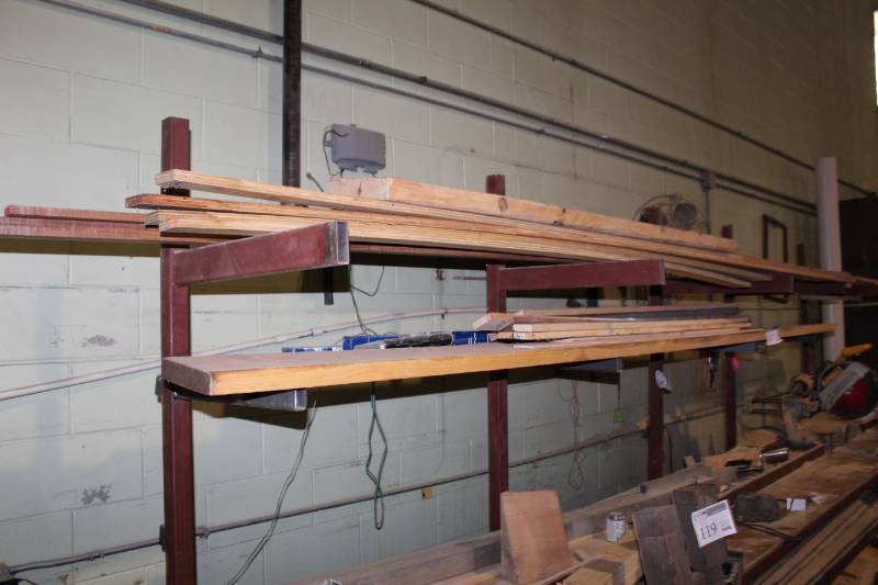 lot 147 image: Hardwood