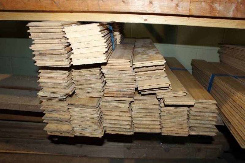 lot 44 image: Lot of (Approximately 75) Slatboard