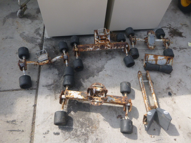 lot 13 image: Boat Trailer Bogies