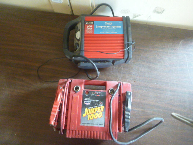 lot 17 image: Vector Jump Start System and Century Jumper 1000
