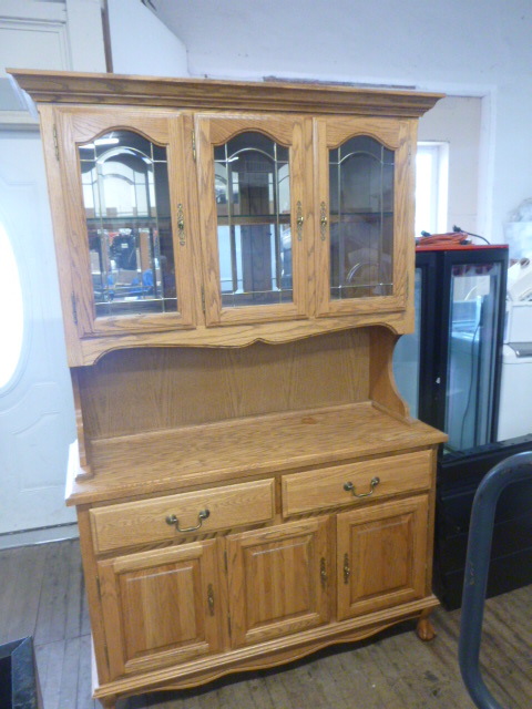 lot 22 image: Dining Room Hutch