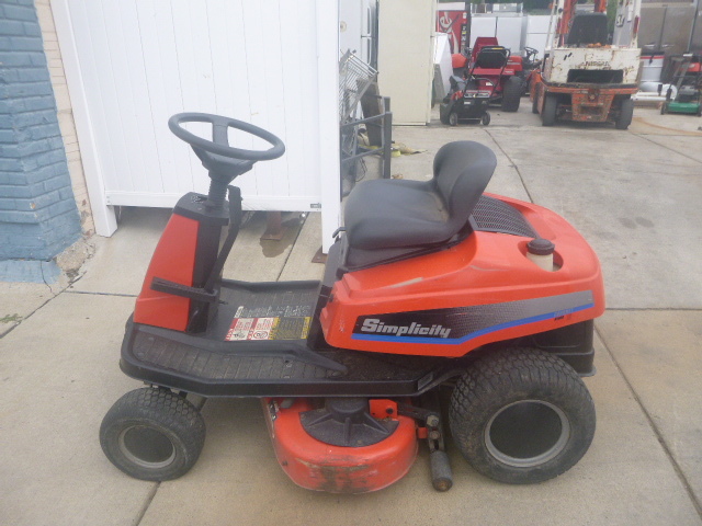 lot 1 image: Simplicity Riding Lawn Mower