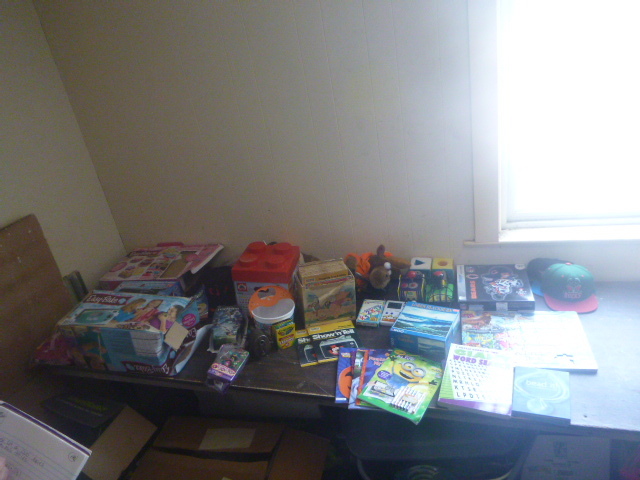 lot 27 image: Lot of Games and Toys