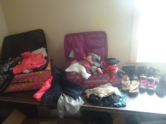 lot 37 image: 2 Suitcases of Girls Clothing