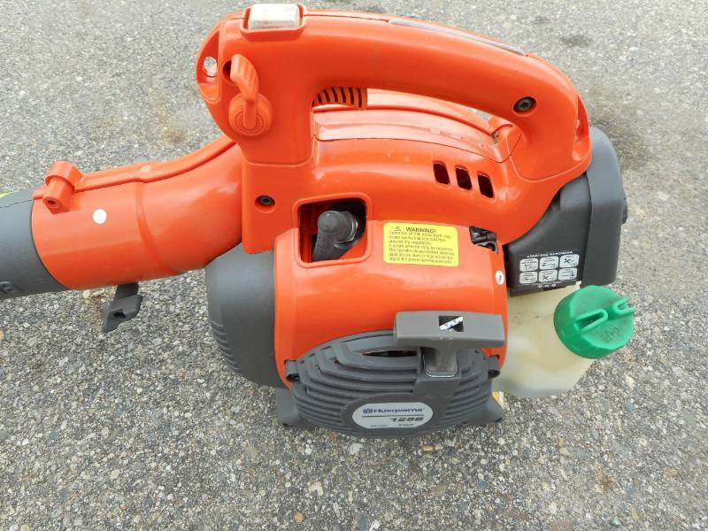 lot 13 image: Husqvarna 125B Leaf Blower