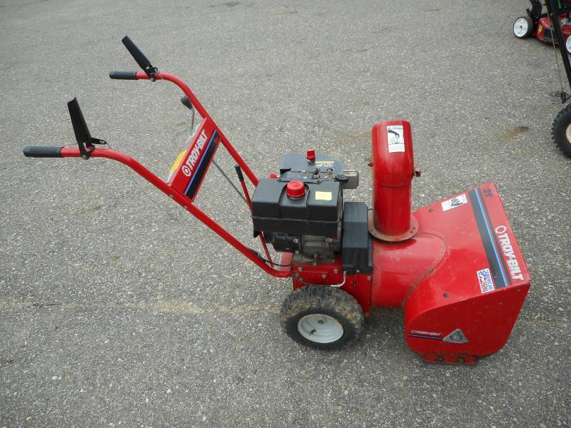 lot 16 image: Troy Built 21 Snowblower