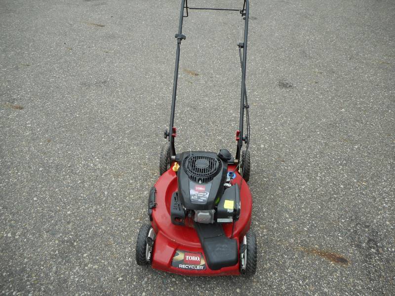 lot 18 image: Toro Recycler 22 Front Drive Push Mower