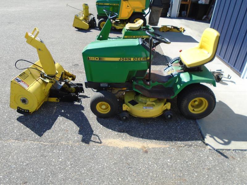 lot 4 image: John Deere 180 Riding Lawn Tractor