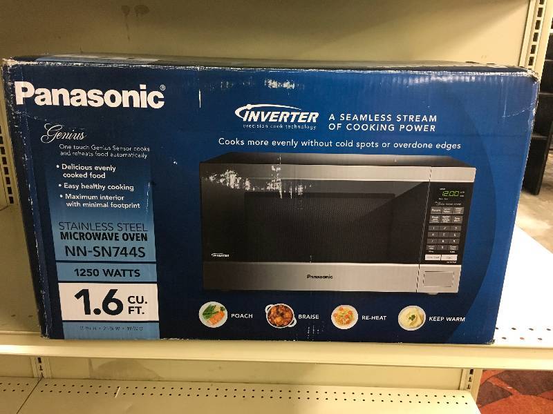 Panasonic Countertop Microwave, Retail $139.99