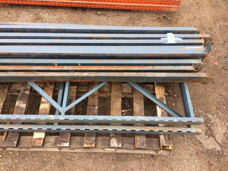 lot 17 image: Sturdi-Bilt Pallet Rack