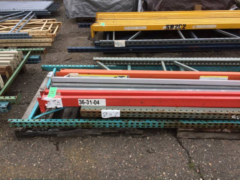 lot 19 image: Teardrop Pallet Rack