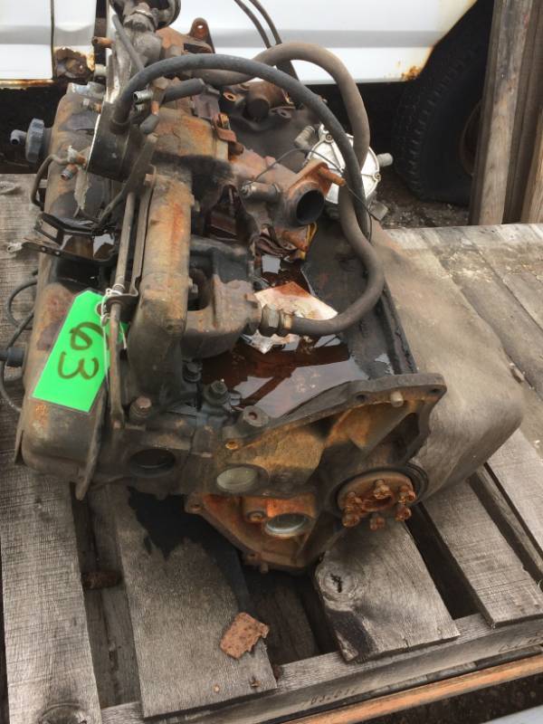 lot 63 image: Ford 300 Straight 6 Motor