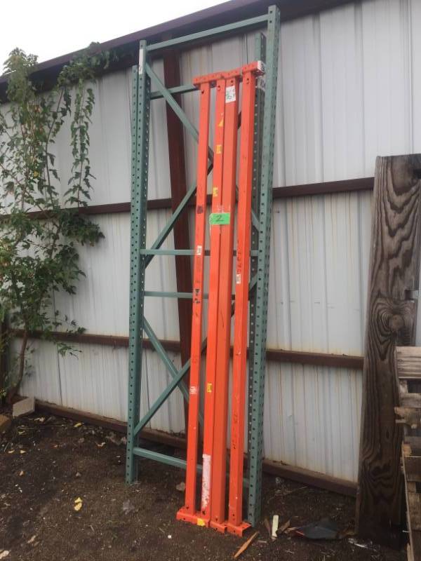 lot 2 image: Teardrop Pallet Rack