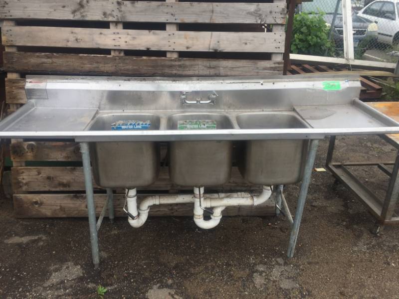 lot 34 image: 3-compartment Stainless steel sink