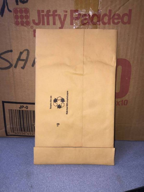 lot 154 image: Jiffy padded mailer #0