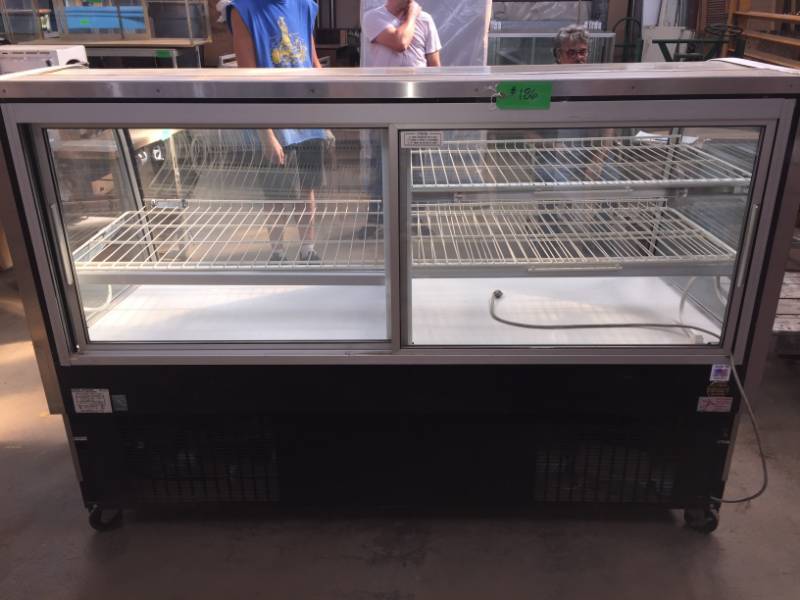 lot 186 image: Federal Brand Bakery Showcase
