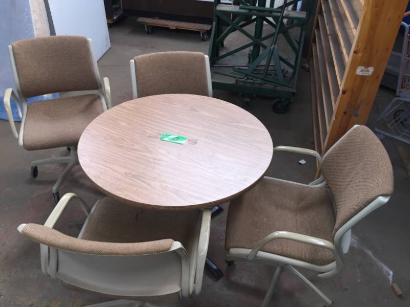 lot 189 image: Steelcase chairs and table