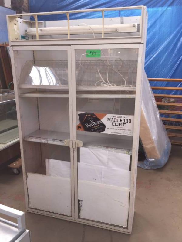 lot 191 image: Wallcase 2-door (plexi)