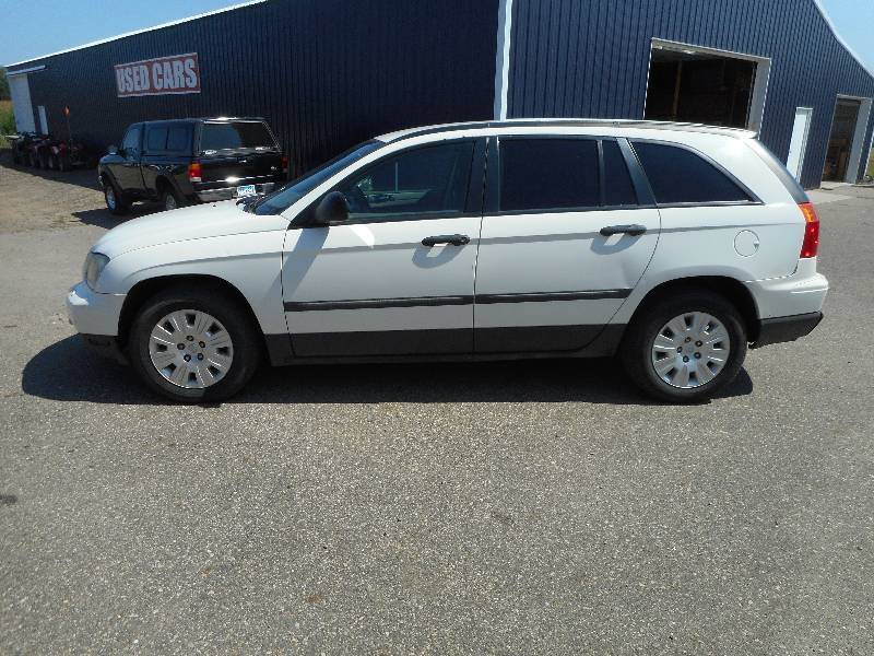 lot 4 image: 2006 Chrysler Pacifica