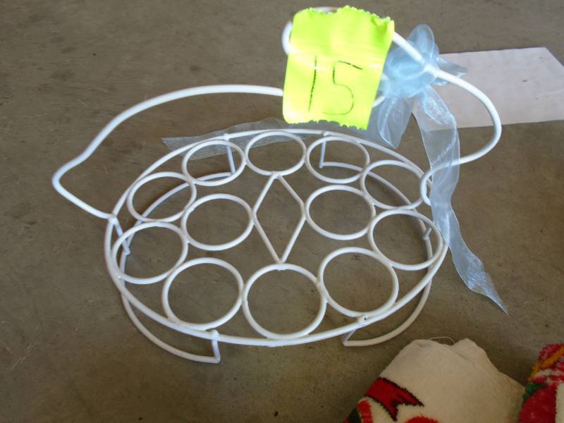 lot 15 image: Holiday Decor