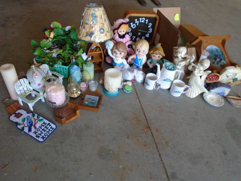 lot 12 image: Home Decor