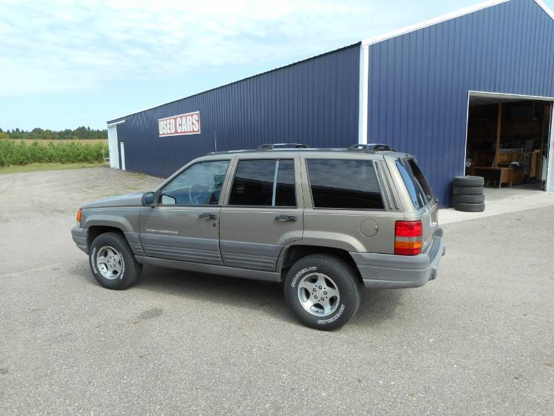 lot 4 image: 1997 Jeep Grand Cherokee