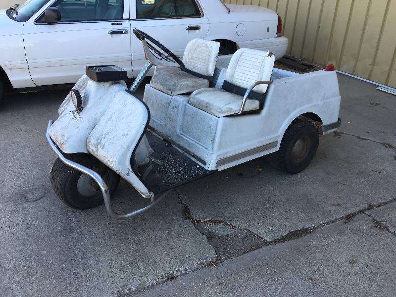 lot 2 image: Harley Davidson Golf Cart