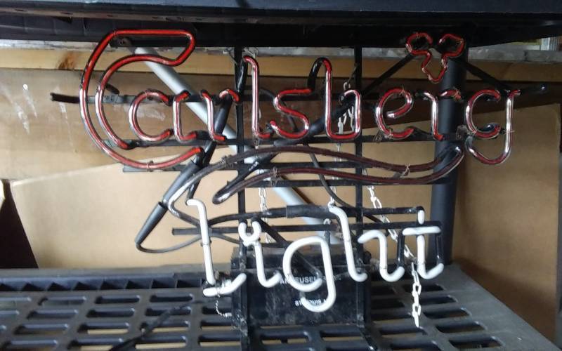 lot 2 image: Neon Carlsberg Light Sign (Has A Crack) 23x14
