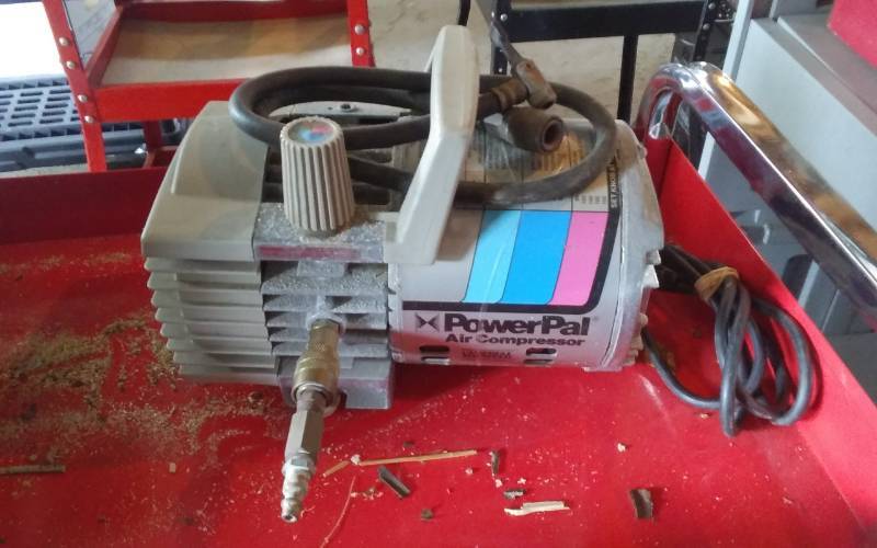 lot 9 image: Power Pal Portable Air Compressor