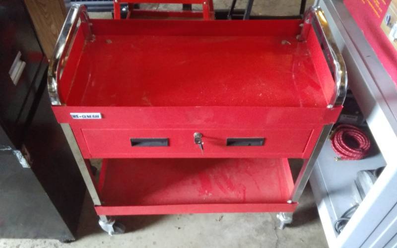 lot 11 image: US General Rolling Tool Cart With Locking Drawer & Keys