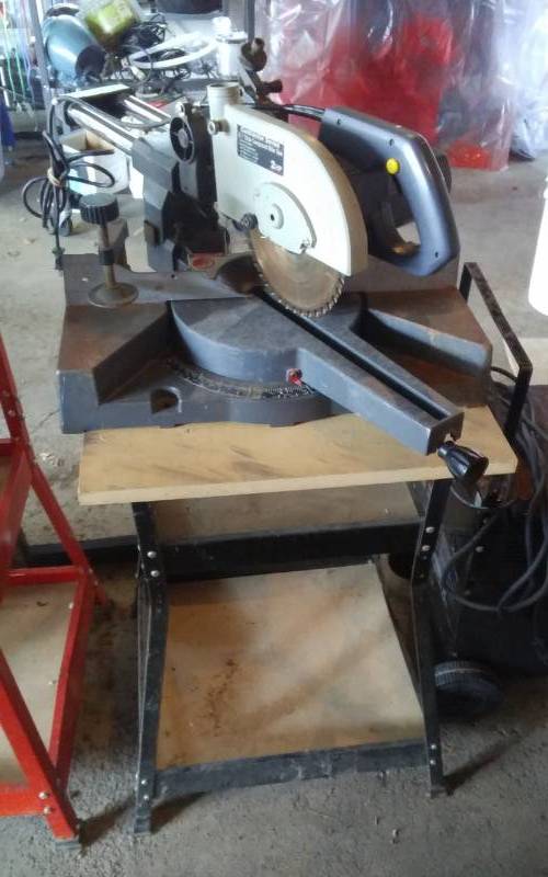 lot 13 image: Contractor Series 2 Hp 8 14 Inch Slide Compound Miter Saw With Stand 20x18x30
