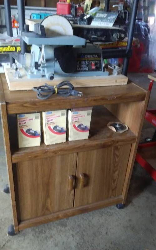 lot 15 image: Delta 4 Inch Belt6 Inch Disc Sander Includes Extra Belts & Rolling Storage Stand 28x18x34