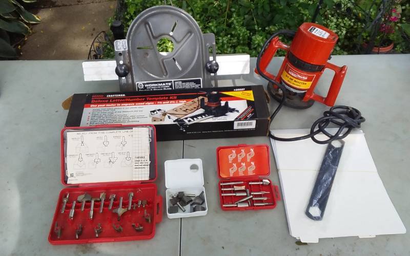 lot 29 image: Wards 34 Hp Router, Craftsman Letter & Number Templates & Assorted Router Bits